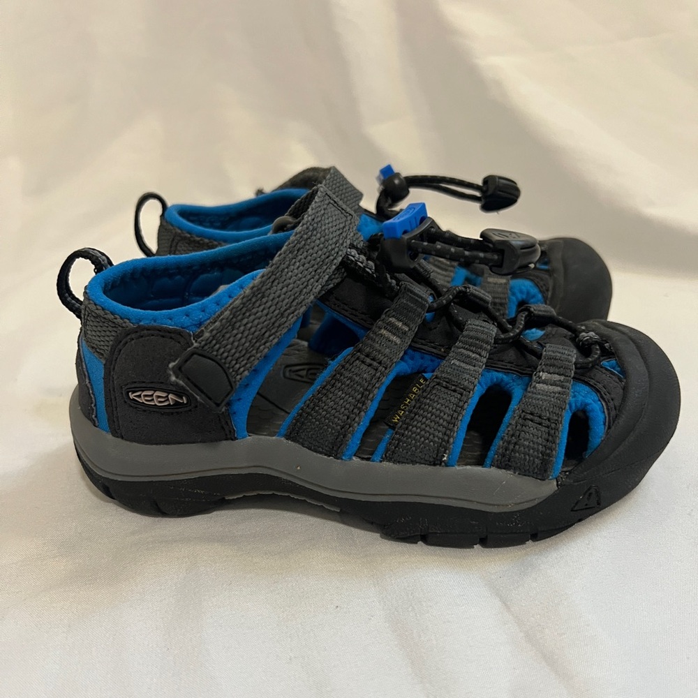 Keen Kids Black and Blue Closed-Toe Sandals